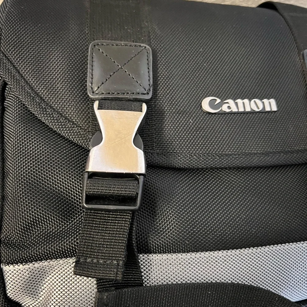 A/ Canon 200DG Deluxe Camera Bag